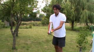 3 exercices pour améliorer la régularité du lancer de balle au service