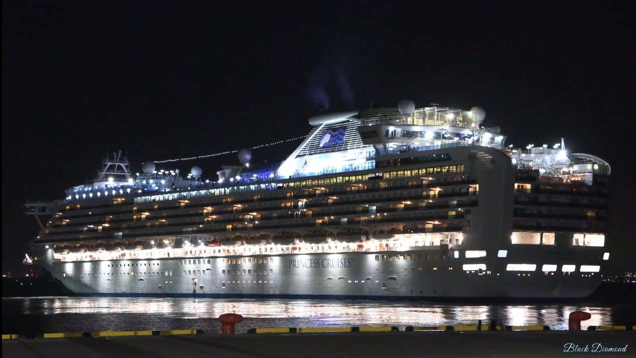 ダイヤモンドプリンセス　長州出島出港シーン