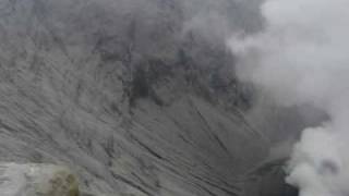 preview picture of video 'Standing at the rim of G. Bromo Volcano, Indonesia 360 view'