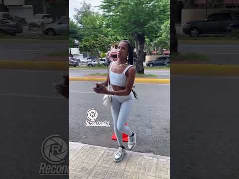 Modelando y con trenzas @lapiryy_ pa que sufran, llega al programa @fogarateradio.