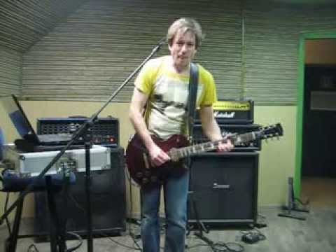 MiZZiE - Another Brick in the Wall Part II (Pink Floyd solo cover)