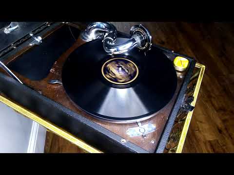 "Oh! Donna Clara" - Petersburski - Van Phillips and His Band, vocal chorus by Jack Plant