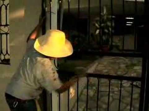 NNN AG AGAPITO LE PAGAN CON BILLETES DE MONOPOLIO