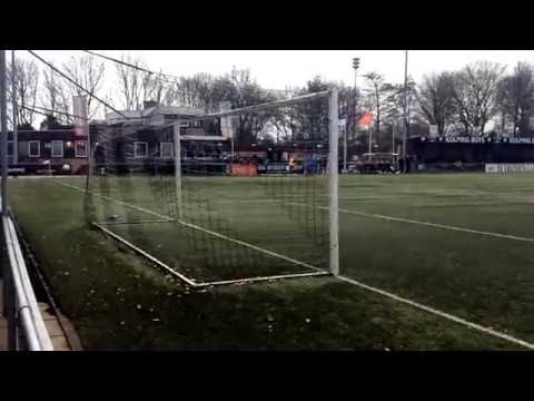 Kolping Boys - Zouaven: Davies mag het deze keer proberen, weer geen treffer.