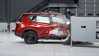 Nissan Rogue passenger-side small overlap IIHS crash test