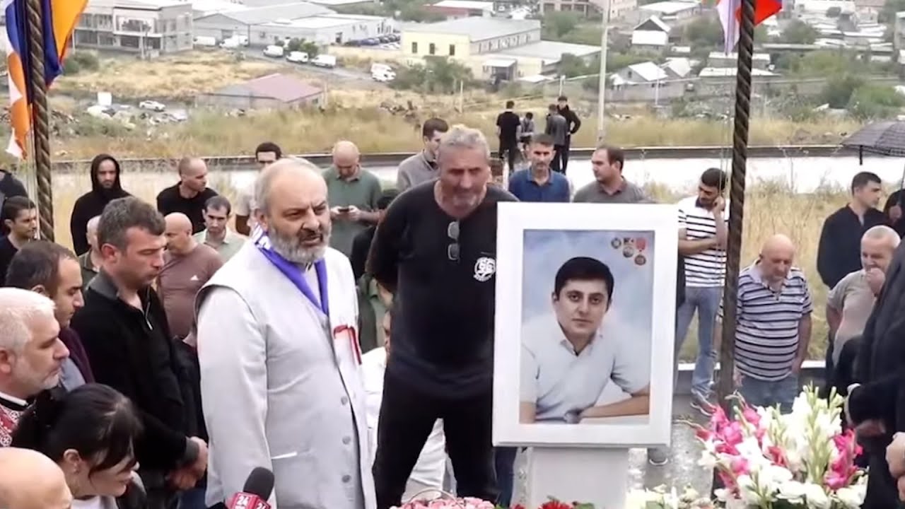 #Ուղիղ. Բագրատ սրբազանը Եռաբլուրում է