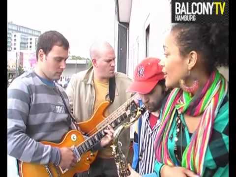 MELANIA & BAND (BalconyTV)