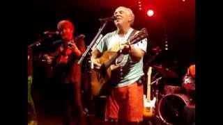 Jimmy Buffett Paris 2013 - Rue de la Guitar (FIRST EVER PERFORMANCE)