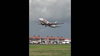 Download lagu Pesawat Boeing 737 Lion Air Take Off Bandara Ngurah Rai Bali mp3 Download lagu Pesawat Boeing 737 Lion Air Take Off Bandara Ngurah Rai Bali mp3