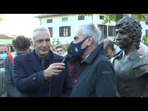 Inaugurata "Paolo", la statua in onore di Paolo Rossi