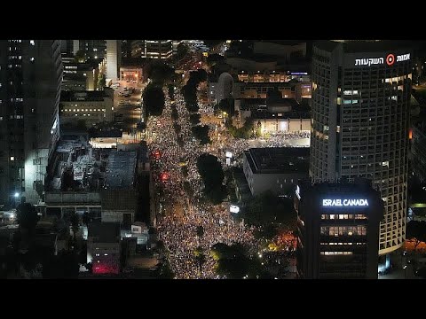 Video Thumbnail: Police remove protesters in Tel Aviv calling for Gaza ceasefire