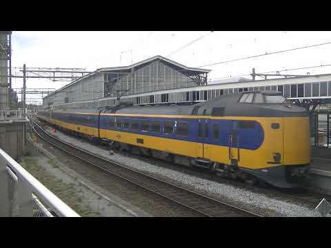 ICM 4084 en 4042 vertekken van station Hengelo