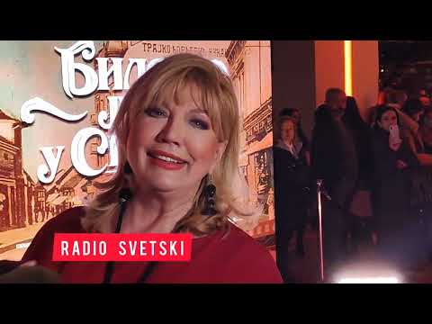 Suzani Mancic PUKLA STIKLA na crvenom tepihu