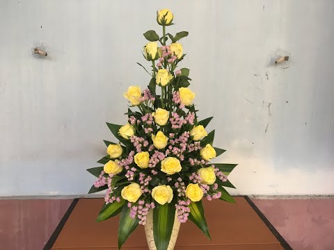 Cắm bình hoa hồng vàng mix salem tím