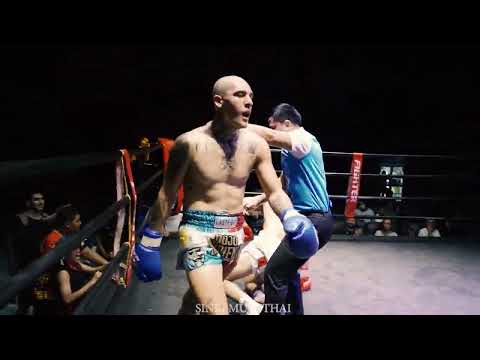 Burak Phuket Singhamuaythai from Turkey (red) v Felipe from Argentina (blue)