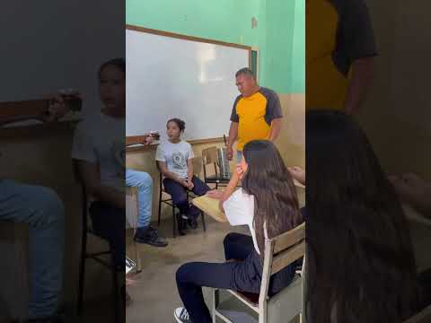 otra navidad con los alumnos del colegio simón Bolivar de villa de cura Aragua Venezuela