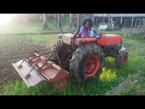 , title : 'Cara Bajak Tanah Untuk Ubi Jalar Menggunakan Traktor'