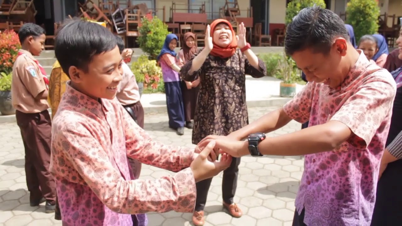 Welcome to Dwi Poedjiastutie's Channel | English Education Made Easy