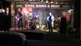 A cat a clown and Alice Cooper do Trower