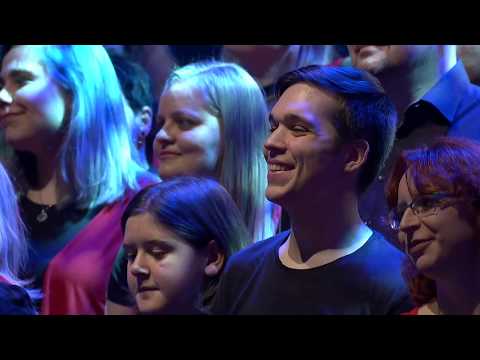 Píseň Mám jednu ruku dlouhou, zpěv D. Kraus a Family Gospel Ostrava - Show Jana Krause 19. 2. 2020