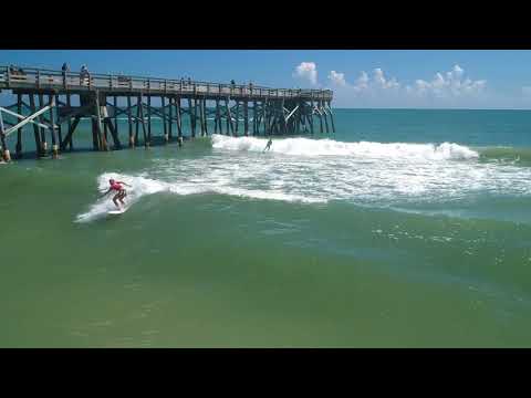Images de drone de surf de Daytona Beach
