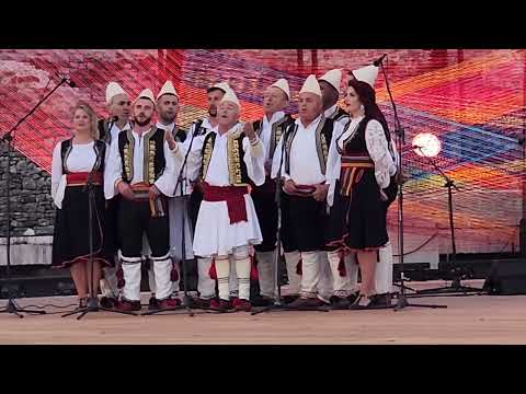 Ansambli" Zeri I bilbilit" konkuroi ne festivalin e Gjirokastres me"Hene e mire e Allonait".Suksese