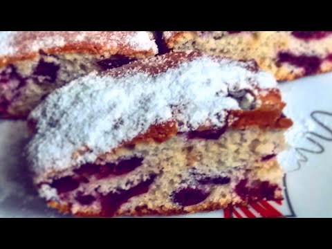 Кекс с ягодами. Ну очень быстро и вкусно.