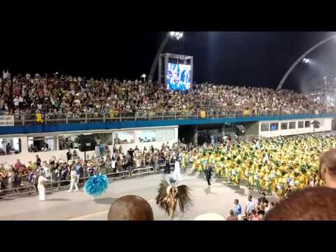 Passagem da bateria da Tucuruvi em frente ao setor C - Carnaval 2016