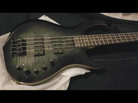 Sire Marcus Miller M3 bass guitar / unpacking 1