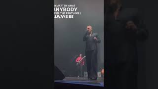 Morrissey &quot;Hold on to your friends&quot; Live Speech The Smiths Johnny Marr &quot;I always be true to you&quot;