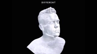 Robbie Williams - Different (with lyrics)