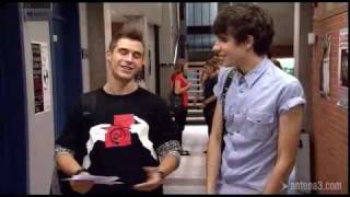 Fred offre un cadeau � David