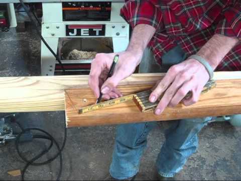 Cutting hip rafters with speed square Video