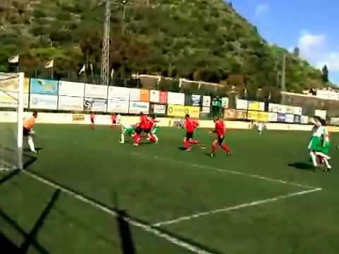 (Archivo) Jugada del Villa, partido contra el Orientación Marítima 2 11 2008.