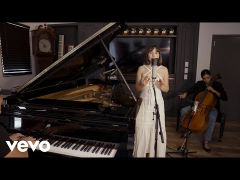 MAURA NAVA - A La Mitad (Acoustic Live Performance)