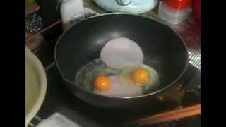 54歳の料理初心者がネットやYoutube動画で学んで、＃ハムエッグ　を　＃フライパン　にくっつかないように作った