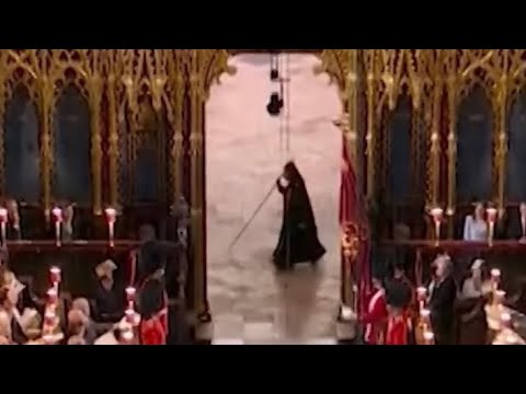 Der Sensenmann bei der Krönung König Charles III. in der Westminster Abbey