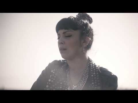LaVitrola.cl: Mon Laferte - Desechable
