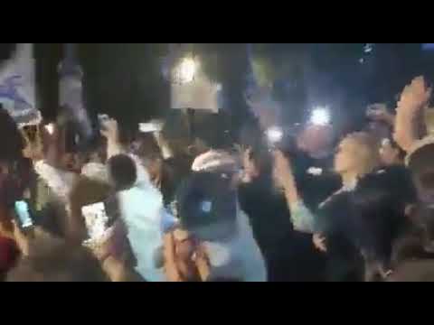 وسائل إعلام عبرية:المئات من نشطاء اليمين يتظاهرون الآن أمام منزل أييليت شاكيد-شريكة زعيم قائمة يمينا