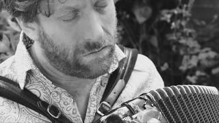 Music video thumbnail preview for Lau -itshardtoseemtobeokwhenyourenot (unplugged) by Lau