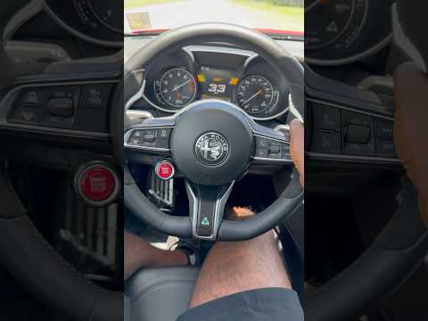 FAST acceleration in the Alfa Romeo Giulia QV 🍀 #alfaromeogiulia #giulia #quadrifoglio #testdrive