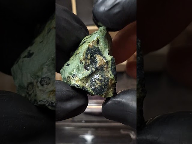 حجر جاسبر كمبابا خام طبيعي تحفة للاقتناء او الاهدا...