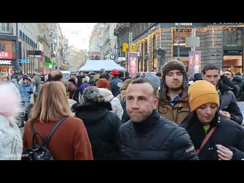 a busy City Center - Stephansplatz - Vienna Austria.🇦🇹