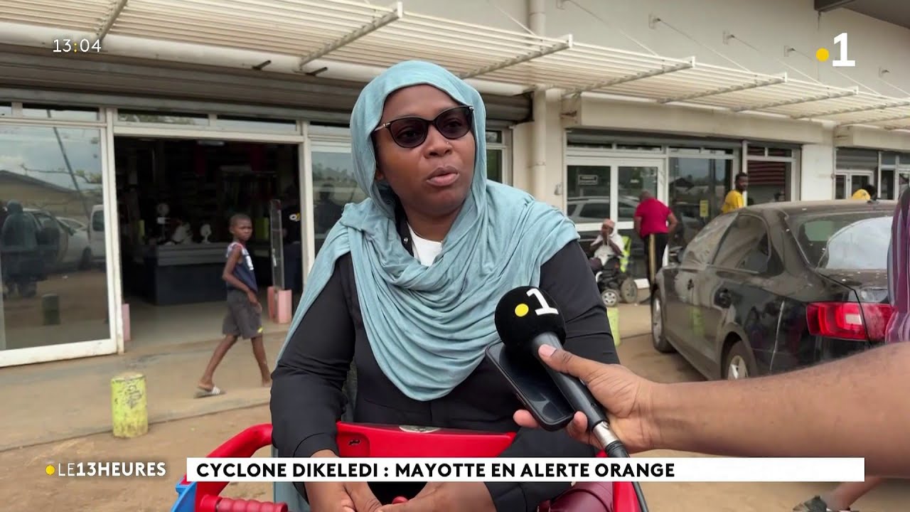 🌀Cyclonde Dikedeli : les Mahorais s'activent pour se peéparer au passage du cylone