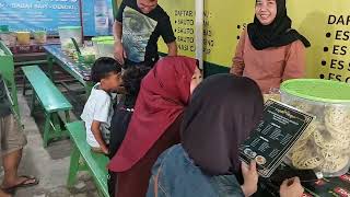 Download lagu 🍲 Soto Taucho Legendaris di Alun-Alun Kota Tegal! Rasanya Bikin Nagih 🤤#sototaucho #fyi   mp3