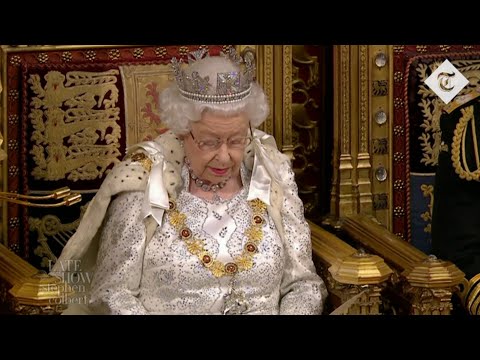 女王給梅根-馬克爾開了個玩笑。 (The Queen's Got Jokes For Meghan Markle)
