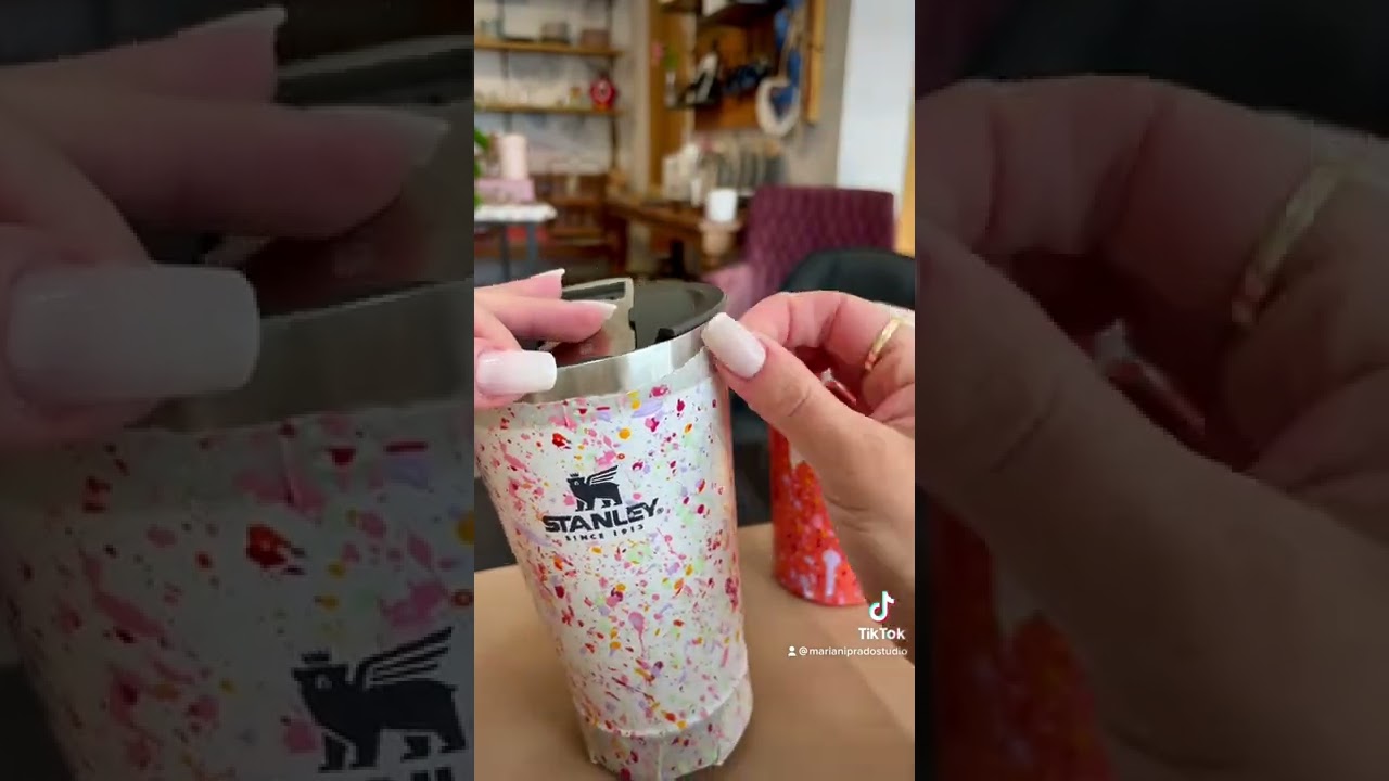 Copo Stanley personalizado a mão. Inst @marianipradostudio