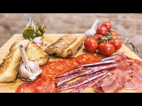 Pan con Tomate or Bread with Tomato | Helina Sanchez