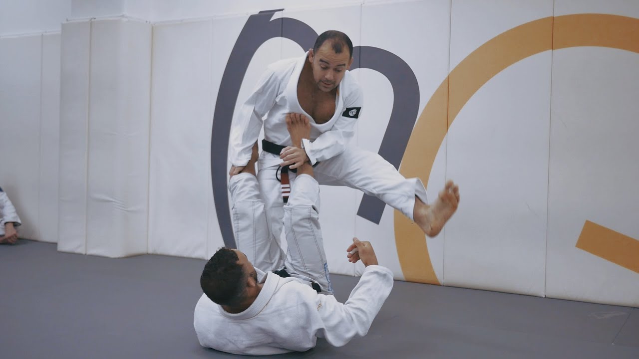 Marcelo Garcia: Breaking Spider Guard & Passing