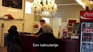 Hoofddoek experiment in snackbar